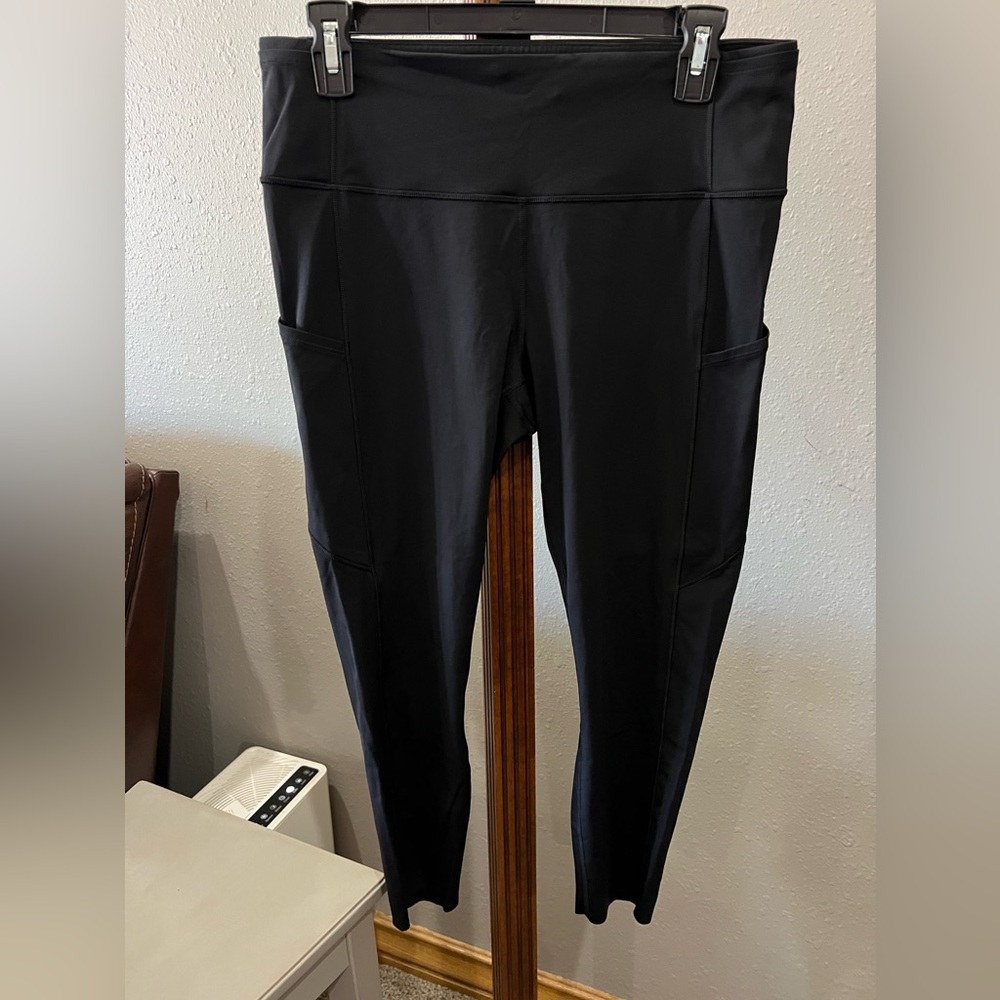 Lululemon Fast & Free 7/8 Tight II *Non-Reflective Nulux 25"
Black
Size 12